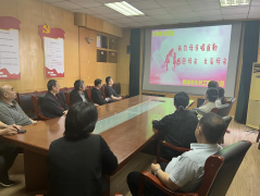 為了營造感恩母親、關愛母親、回報母親的良好氛圍，弘揚中華民族優(yōu)秀傳統(tǒng)文化，在母親節(jié)到來之際，聊城市水利工程總公司開展了 我為母親唱首歌活動。 活動現(xiàn)場，大家圍坐一團